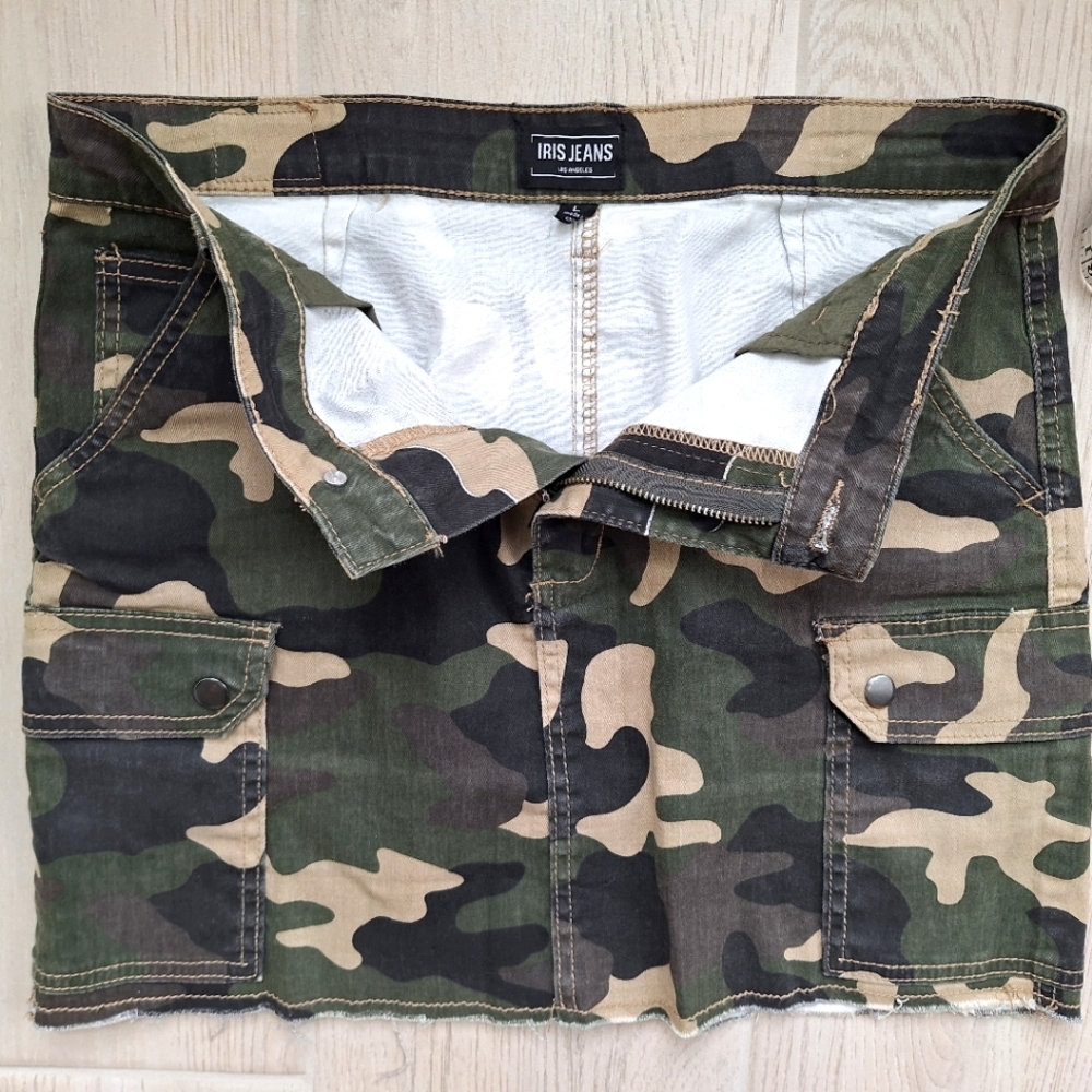 Iris Jeans women's multicolor camouflage print denim cargo mini skirt size large - Picture 3 of 9